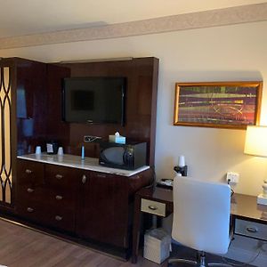 Deluxe King Room Non-Smoking